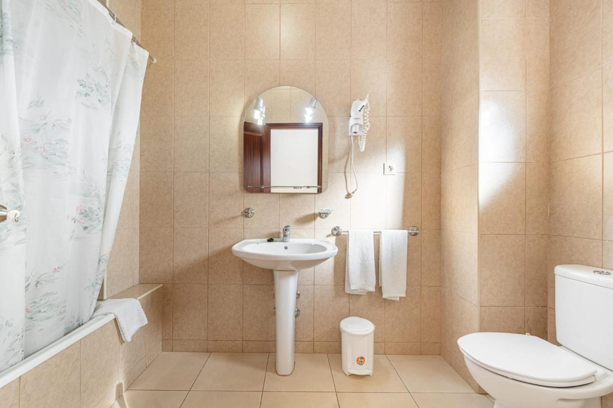 O Pimpao Hotel Герес Екстериор снимка