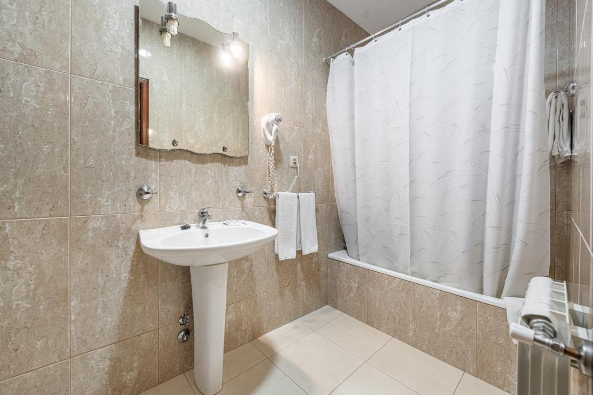 O Pimpao Hotel Герес Екстериор снимка