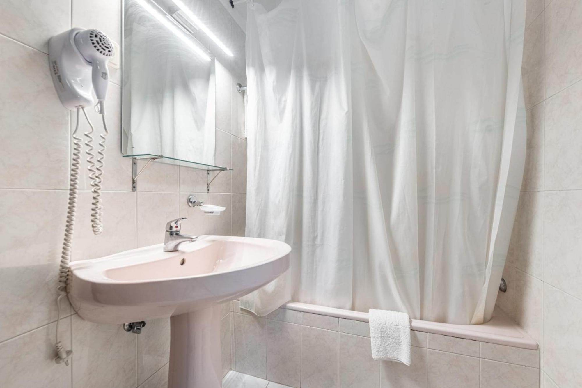 O Pimpao Hotel Герес Екстериор снимка